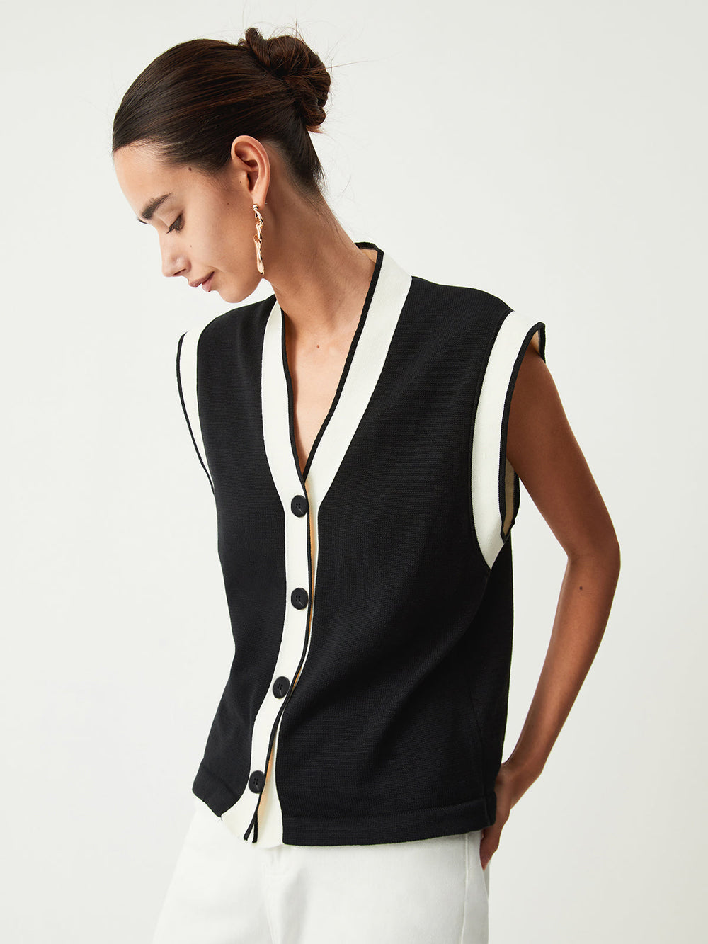 Contrast Trim Sweater Vest